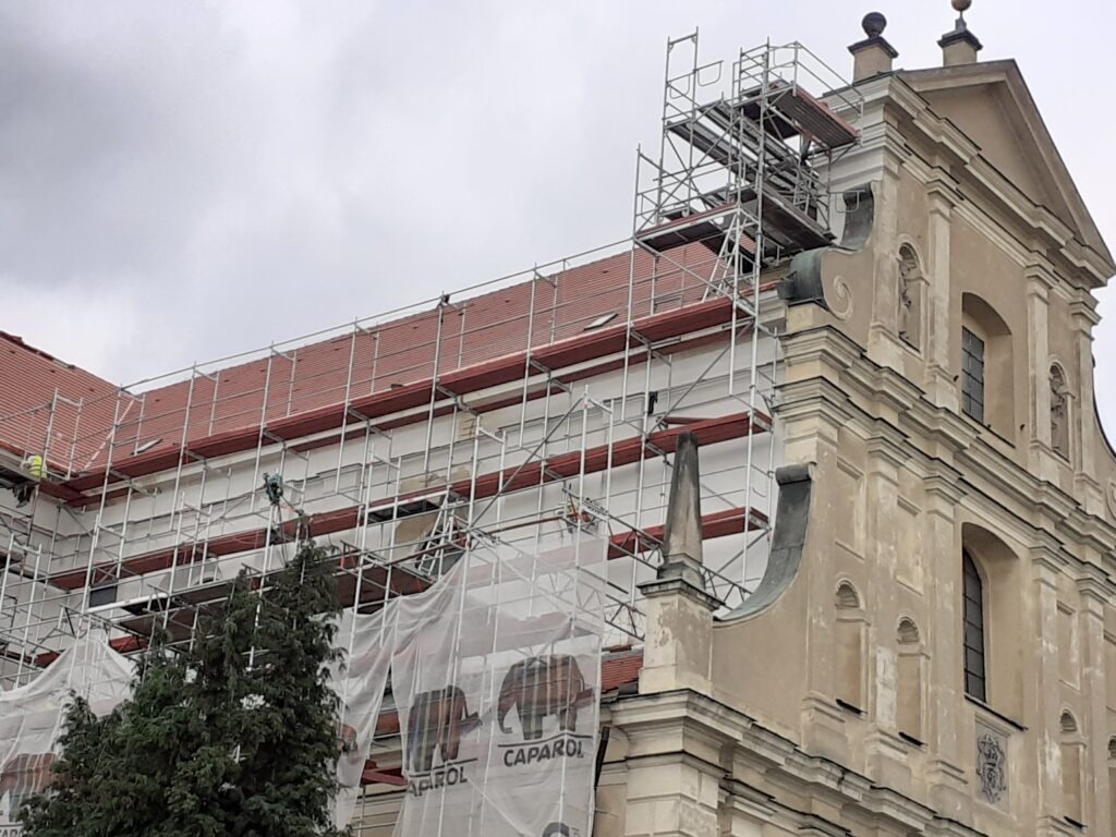 remont dachu klasztoru przy ul. Działowej 25