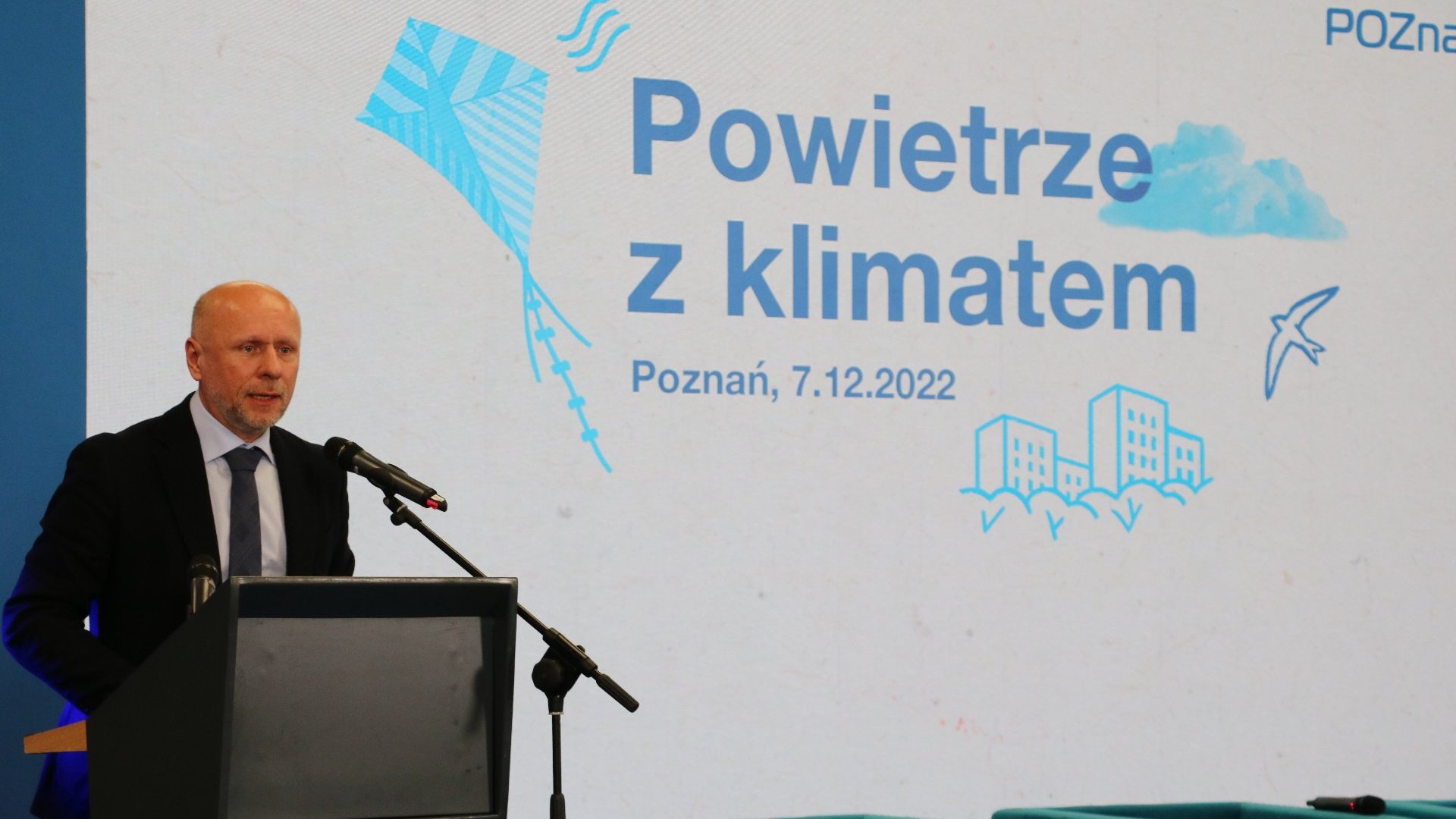 Bartosz Guss przemawiający podczas debaty "Powietrze z klimatem"