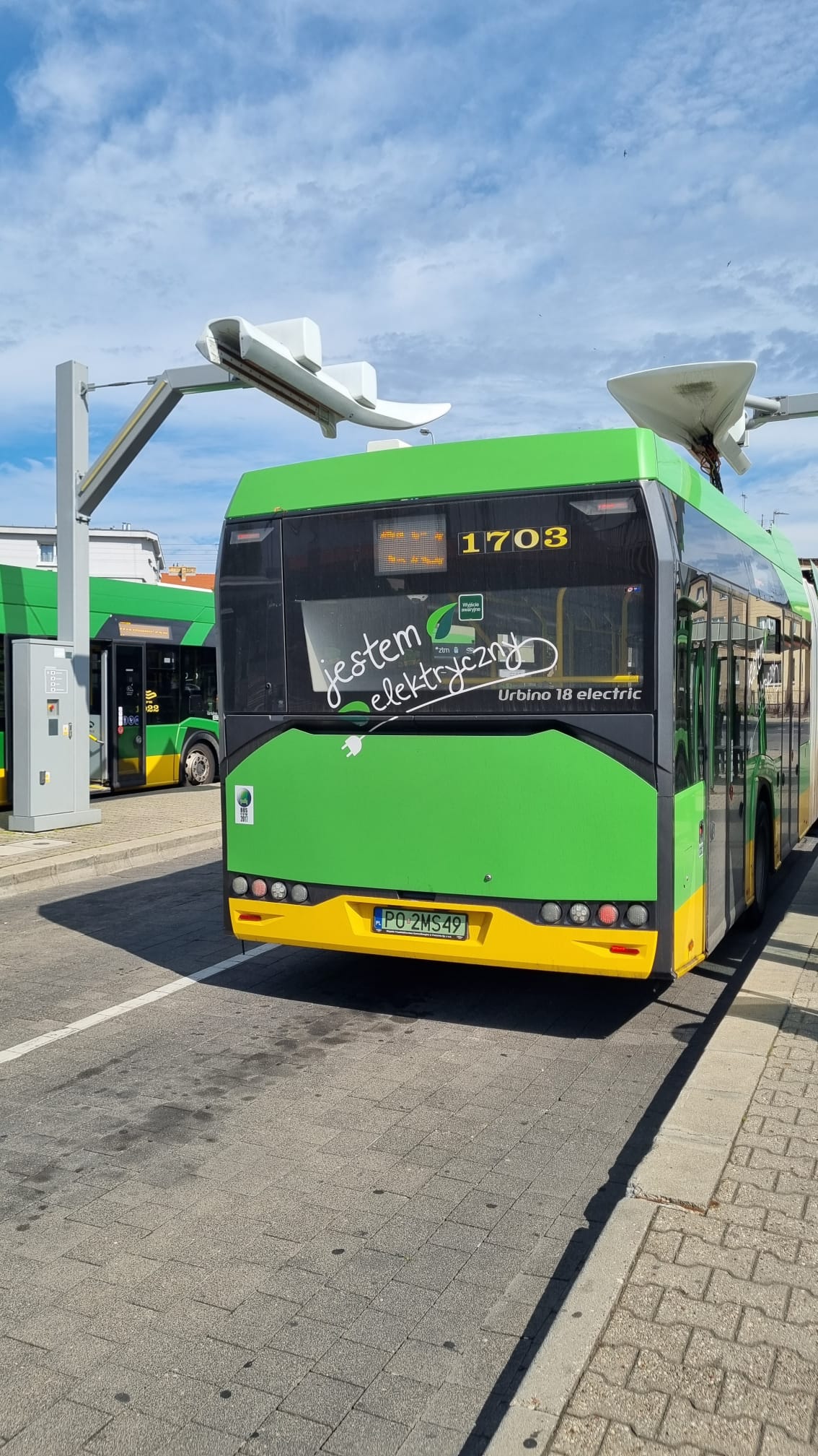 Ładowanie elektrycznego autobusu fot. UMP 1